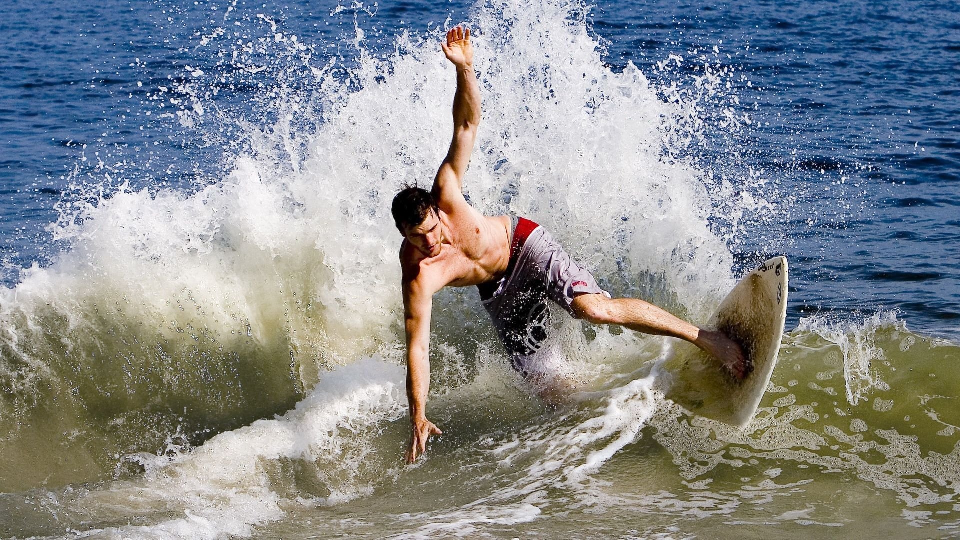 热那亚守住主场，马德里竞技队众志成城，马德里热浪